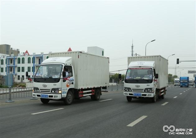 2014一汽通用汽車解放輕卡節(jié)油中國(guó)行寧波站參賽車輛路上飛馳