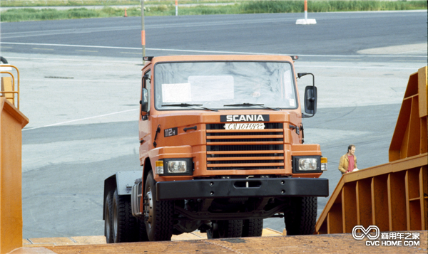 1980 年發(fā)布的全新 T112 斯堪尼亞卡車，中國(guó)林業(yè)部采購(gòu)了 158 輛