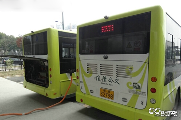 宇通E8純電動(dòng)客車(chē)