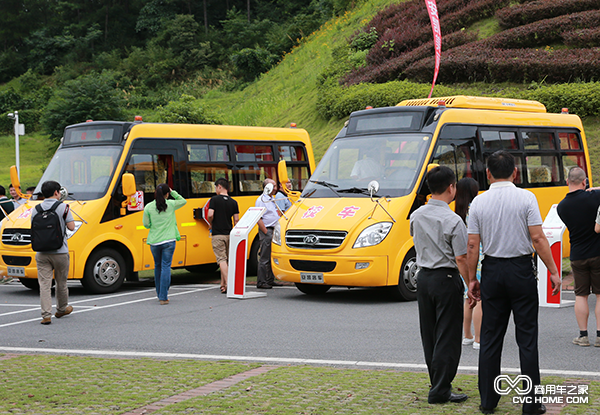 安凱高品質(zhì)校車引發(fā)關(guān)注.png