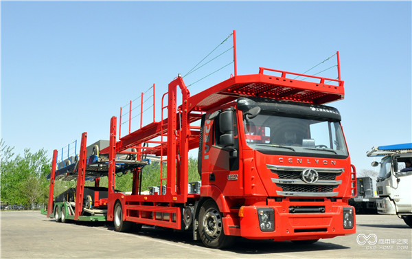 紅巖杰獅中置軸轎運車-上汽紅巖榮獲“汽車物流行業(yè)優(yōu)秀技術(shù)裝備供應商”稱號.JPG