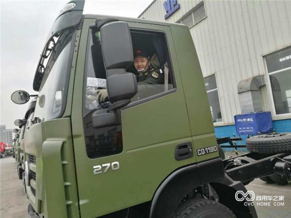 紅巖軍車品質(zhì)過(guò)硬獲得軍方肯定1.jpg